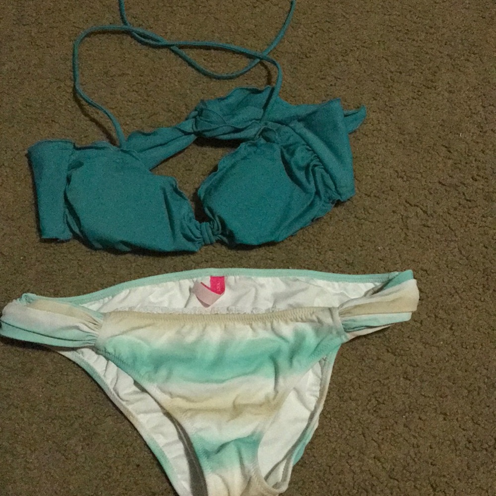 Beautiful VS with removable neck tie